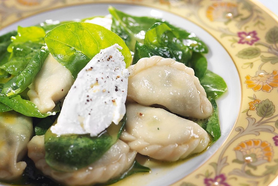 Фото рецепта Вареники с творогом и шпинатом