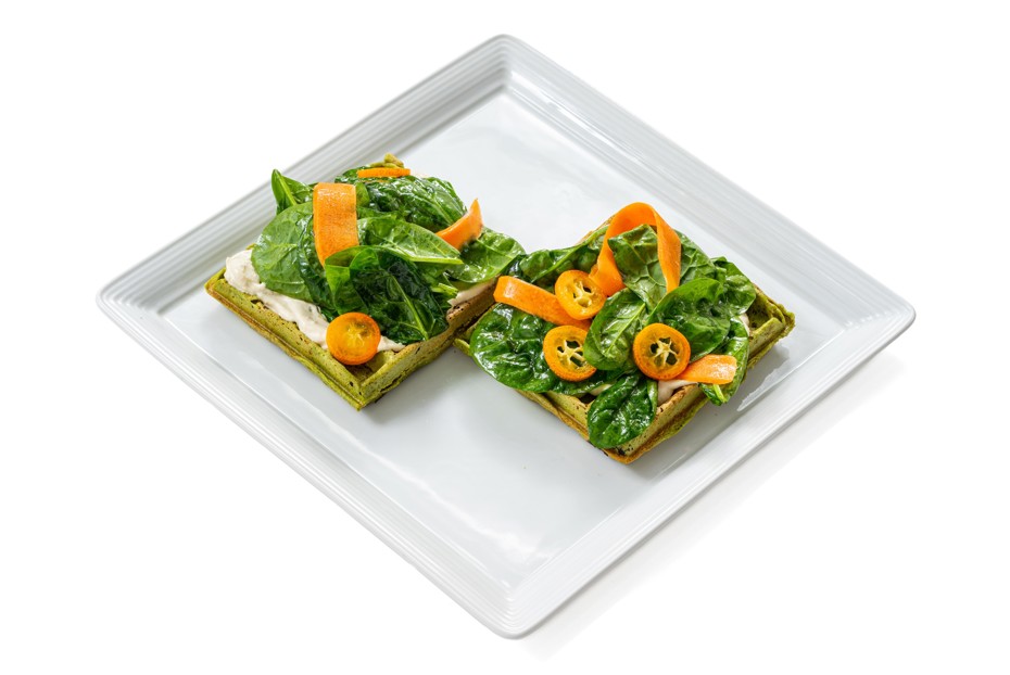 Фото рецепта Веганские вафли из зеленой гречки с мисо-кремом и салатом