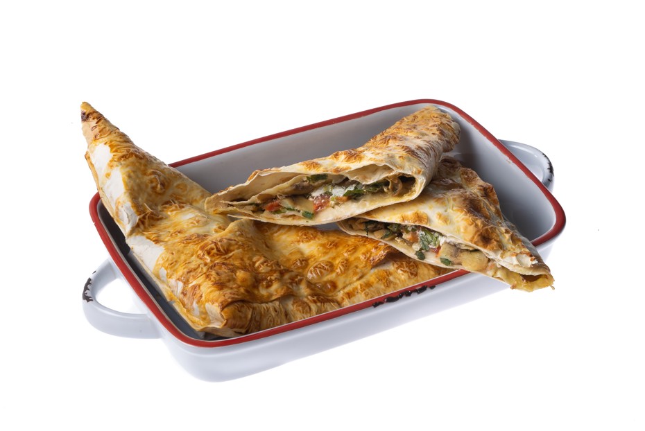 Фото рецепта Вегетарианские конвертики из лаваша с грибами и сулугуни