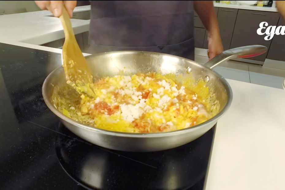 Фото рецепта Яичница с къалдом