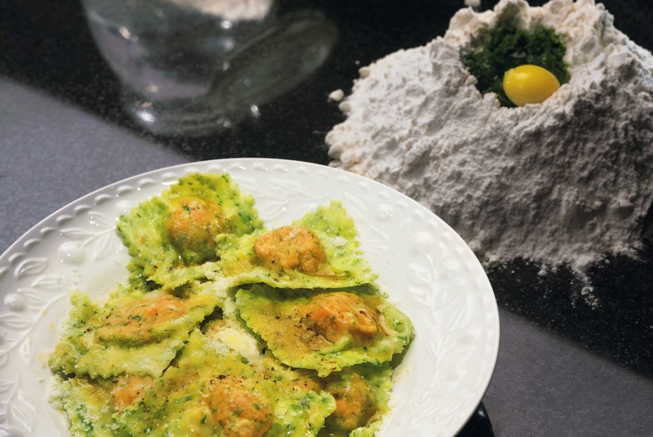 Фото рецепта Зеленые равиоли с тыквой и соусом из шалфея