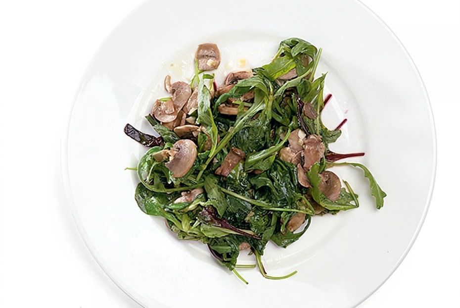 Фото рецепта Жареные салатные листья из смеси «Еда» с шампиньонами