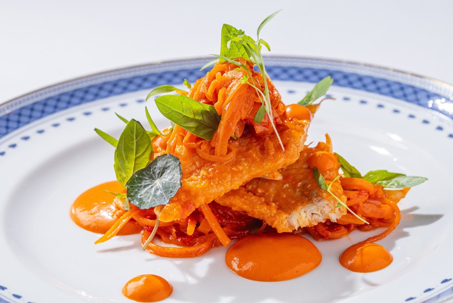 Фото рецепта Жареный минтай с томатным соусом