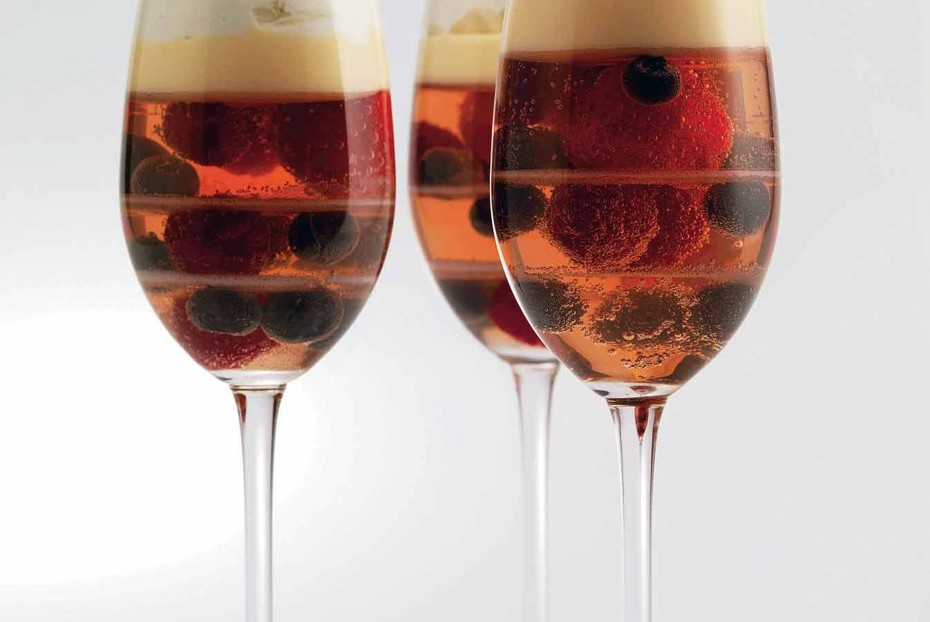 Фото рецепта Желе из шампанского с ягодами