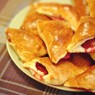 Фотография рецепта Французские пирожки из слоеного теста с мягким сыром и малиной автор Maria Katkova
