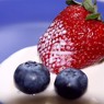 Фотография рецепта Голубика и клубника с лимонным соусом автор Даша Прохорова