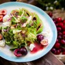 Фотография рецепта Хрустящие листья салата с черешней и макадамия автор Кристиан Лоренцини