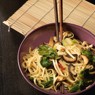 Фотография рецепта Яичная пшеничная лапша с грибами шиитаке мисо и жареным салатом автор Еда