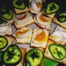 Фотография рецепта Канапе с чесночным майонезом яйцом и огурцом автор Anna Cook