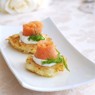 Фотография рецепта Картофельные латкес с копченым лососем икрой и кремомфреш с эстрагоном автор maximsemin