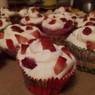 Фотография рецепта Лимонный капкейк с пюре из ревеня и кремом из маскарпоне автор Ulyana Lisova