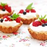 Фотография рецепта Песочные корзиночки с кремом из белого шоколада и маскарпоне со свежими ягодами автор Masha Potashova