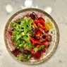 Фотография рецепта Салат с ростбифом и перцем рамиро автор Еда