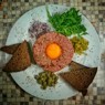 Фотография рецепта Тартар из говядины с каперсами автор КУЛИНАРНАДОМНИК