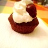 Фотография рецепта Воздушные шоколадные маффины с вишней автор Семейная Кухня