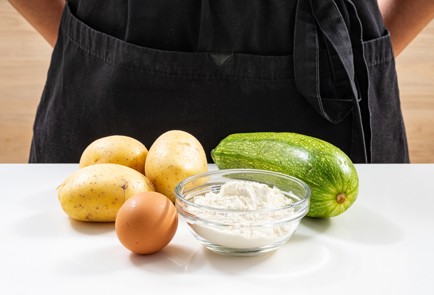 Фото шага рецепта Драники из кабачков и картошки 187445 шаг 1  