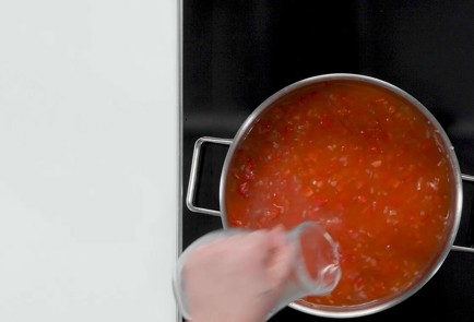 Фото шага рецепта Паэлья из пшеничной лапши с морепродуктами 173533 шаг 11  