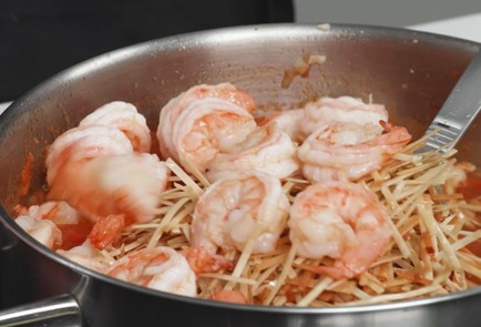 Фото шага рецепта Паэлья из пшеничной лапши с морепродуктами 173533 шаг 12  