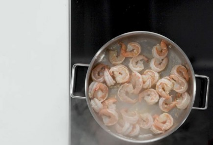 Фото шага рецепта Паэлья из пшеничной лапши с морепродуктами 173533 шаг 8  