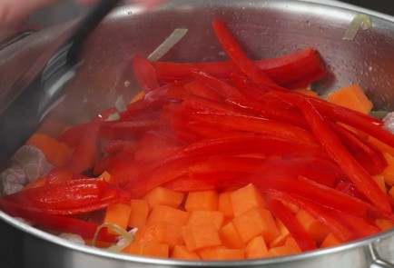 Фото шага рецепта Пшеничная лапша со свининой и карри 173537 шаг 10  