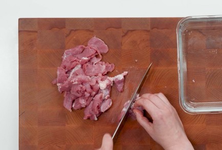 Фото шага рецепта Пшеничная лапша со свининой и карри 173537 шаг 2  