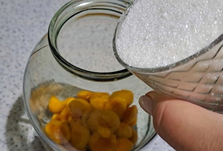 Фото шага рецепта Абрикосовый компот на зиму с апельсином и корицей 186593 шаг 6  