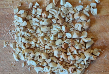 Фото шага рецепта Абрикосы запеченные с сыром бри дорблю орехами и хамоном 186989 шаг 8  