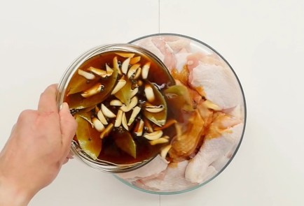 Фото шага рецепта Курица пофилиппински адобо 93189 шаг 4