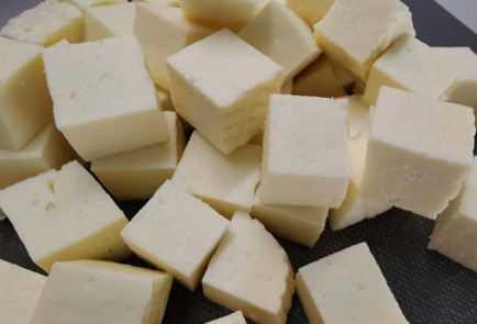 Фото шага рецепта Адыгейский сыр на сковороде 189213 шаг 1