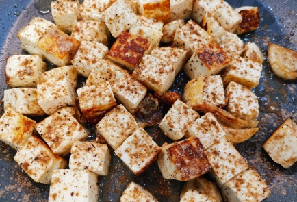 Фото шага рецепта Адыгейский сыр на сковороде 189213 шаг 8