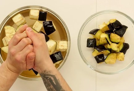 Фото шага рецепта Аджапсандали 125381 шаг 2  