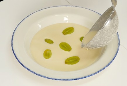 Фото шага рецепта Холодный суп ахобланко 93265 шаг 10  