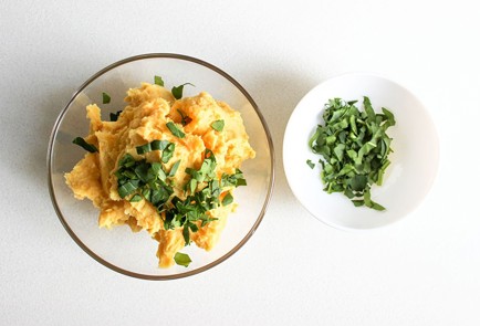 Фото шага рецепта Аккра из желтого гороха с пальмовым маслом 136648 шаг 5  