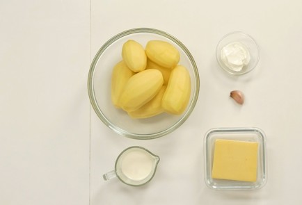 Фото шага рецепта Сырное картофельное пюре алиго 137409 шаг 1  