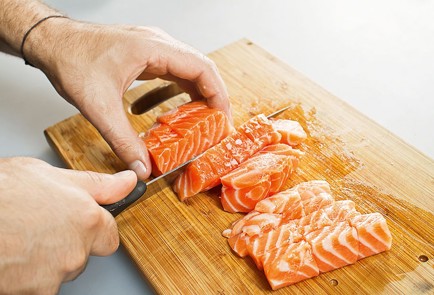 Фото шага рецепта Английские котлеты с лососем брокколи и картофельным пюре 27215 шаг 2