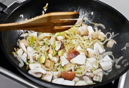 Фото шага рецепта Английский пирог с бараньими почками и белыми грибами Андрея Бугайского 42435 шаг 3  