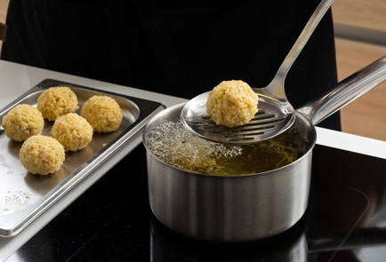 Фото шага рецепта Аранчини из булгура с сухофруктами 140876 шаг 11  