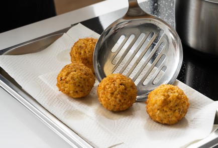 Фото шага рецепта Аранчини из булгура с сухофруктами 140876 шаг 12  