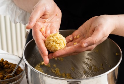 Фото шага рецепта Аранчини из булгура с сухофруктами 140876 шаг 7  