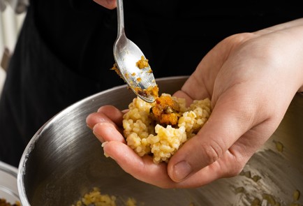 Фото шага рецепта Аранчини из булгура с сухофруктами 140876 шаг 9  