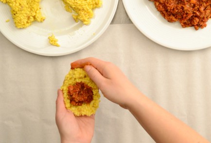 Фото шага рецепта Рисовые пирожки аранчини 47438 шаг 8