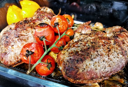 Фото шага рецепта Ароматная утиная грудка с розмарином и помидорами 140866 шаг 11