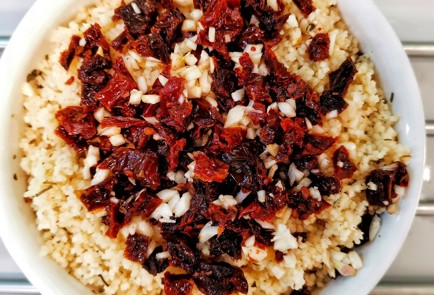 Фото шага рецепта Ароматный кускус с томатами и чесноком 153030 шаг 11