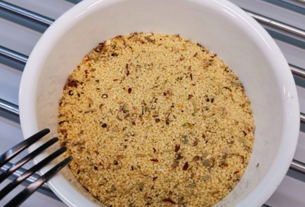 Фото шага рецепта Ароматный кускус с томатами и чесноком 153030 шаг 4