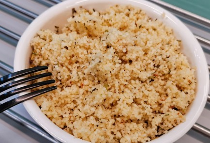 Фото шага рецепта Ароматный кускус с томатами и чесноком 153030 шаг 9