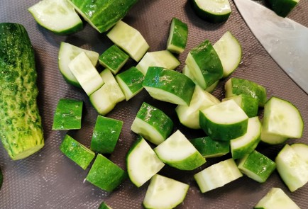 Фото шага рецепта Ароматный витаминный салат с базиликом 151288 шаг 1  