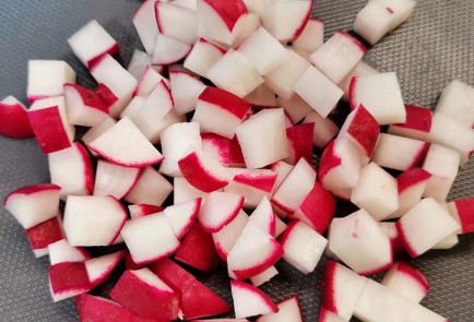 Фото шага рецепта Ароматный витаминный салат с базиликом 151288 шаг 3  