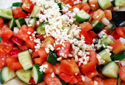 Фото шага рецепта Ароматный витаминный салат с базиликом 151288 шаг 7  