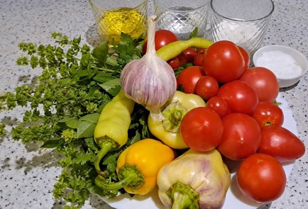 Фото шага рецепта Ароматные помидоры покорейски с зеленым базиликом и петрушкой 186958 шаг 1  