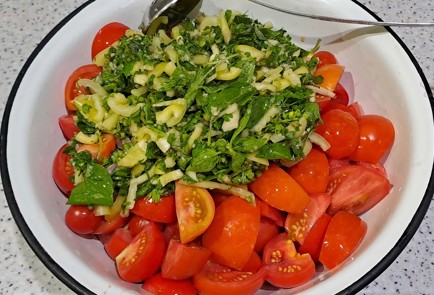 Фото шага рецепта Ароматные помидоры покорейски с зеленым базиликом и петрушкой 186958 шаг 12  